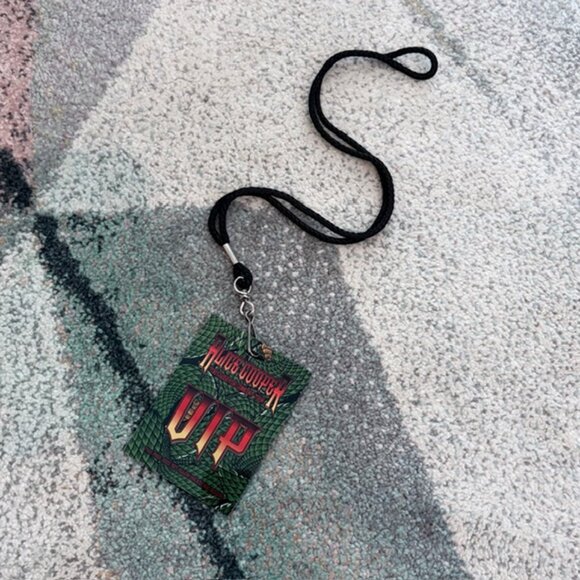 Alice Cooper Concert Memorabilia Too Close For Comfort VIP Poster Lot - Picture 6 of 12